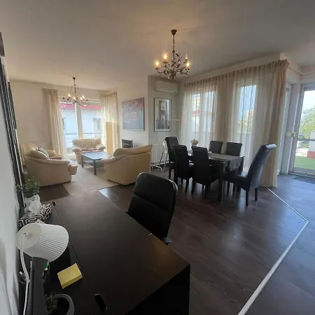 Apartment Golden Shore Retreat