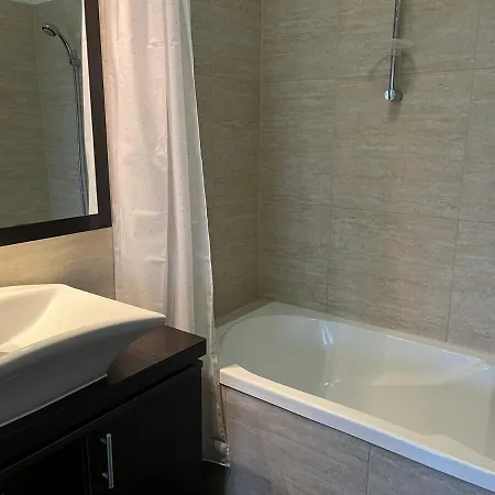 Golden Shore Retreat Apartament